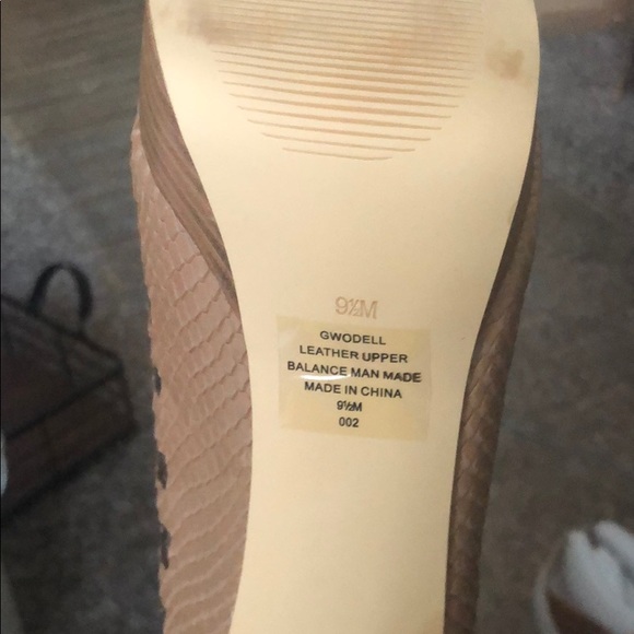 Guess - Picture 4 of 6